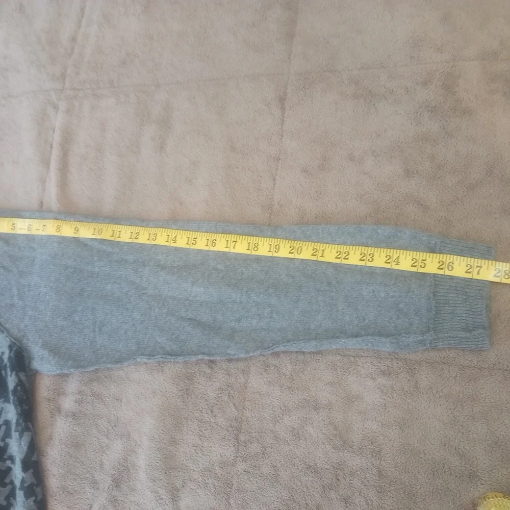 Public Opinion Gray and Black Houndstooth 100% Cashmere  Men SweaterZs XL